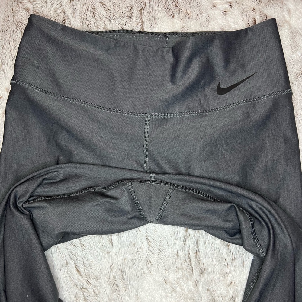 Nike dry-Fit Capris - Picture 4 of 4